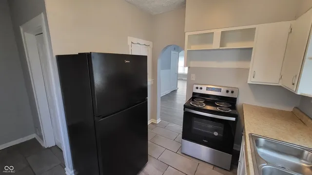 $999 | 402 North Bradley Avenue, Indianapolis, IN 46201