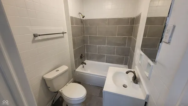 $999 | 402 North Bradley Avenue, Indianapolis, IN 46201