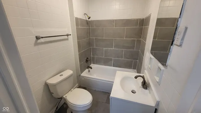 $999 | 402 North Bradley Avenue, Indianapolis, IN 46201