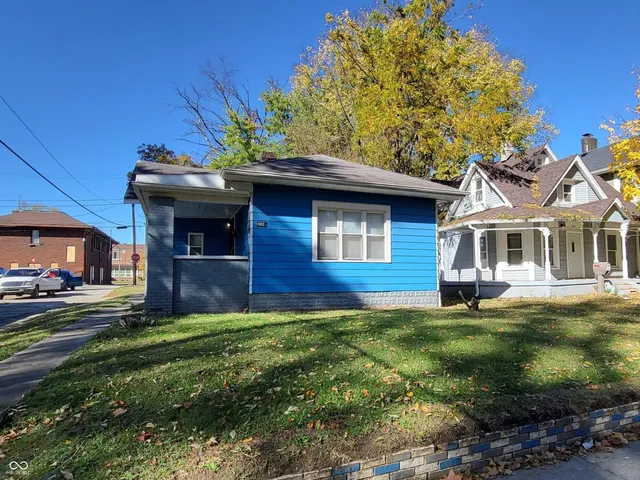 $1,100 | 402 North Bradley Avenue, Indianapolis, IN 46201