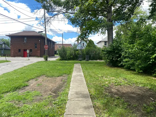 $1,100 | 402 North Bradley Avenue, Indianapolis, IN 46201