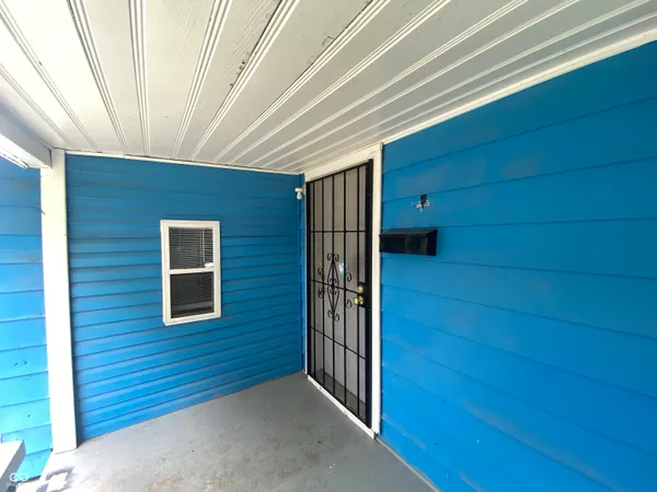 $999 | 402 North Bradley Avenue, Indianapolis, IN 46201