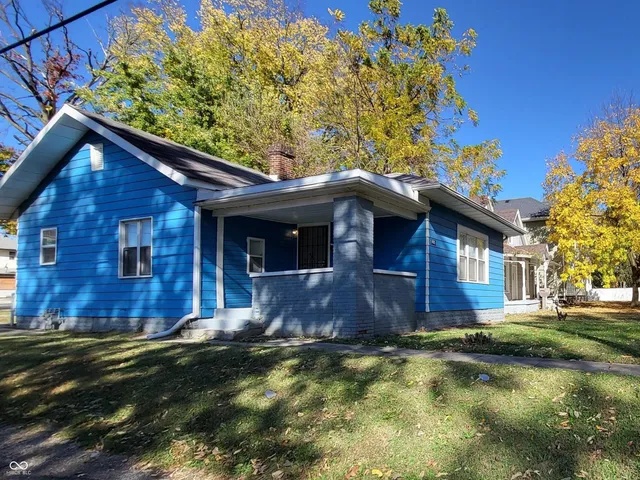 $1,100 | 402 North Bradley Avenue, Indianapolis, IN 46201