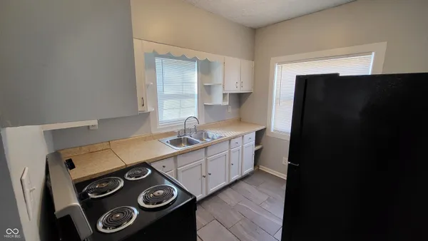 $999 | 402 North Bradley Avenue, Indianapolis, IN 46201