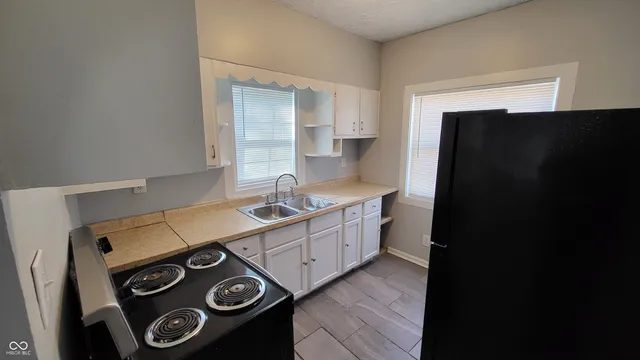 $999 | 402 North Bradley Avenue, Indianapolis, IN 46201