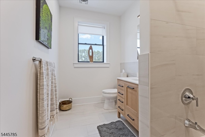 35 Main Street, Unit 3B Millburn, NJ 07041 - Photo 13 of 33
