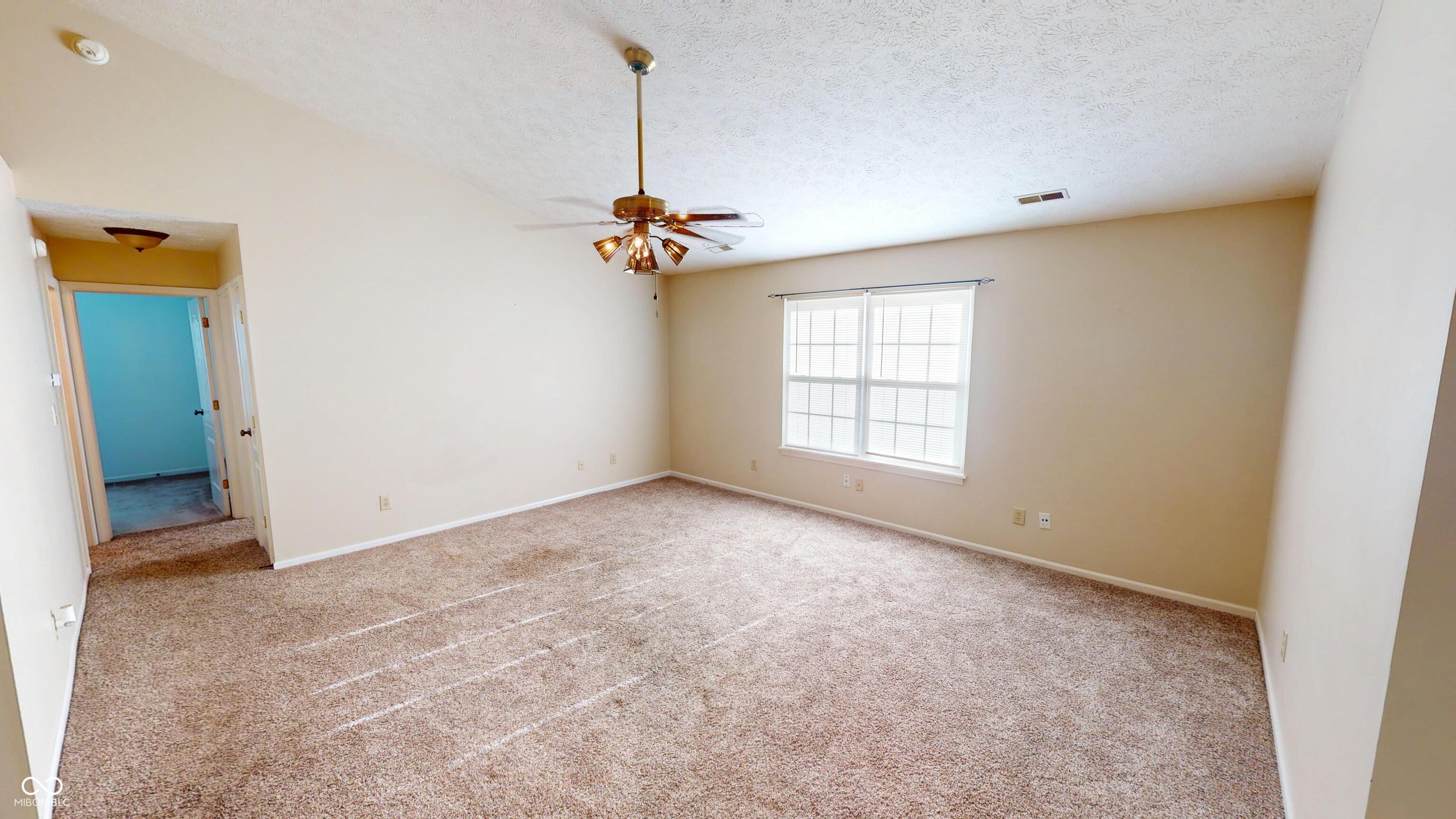 1096 Bumblebee Way Greenfield, IN 46140 - Photo 9 of 57