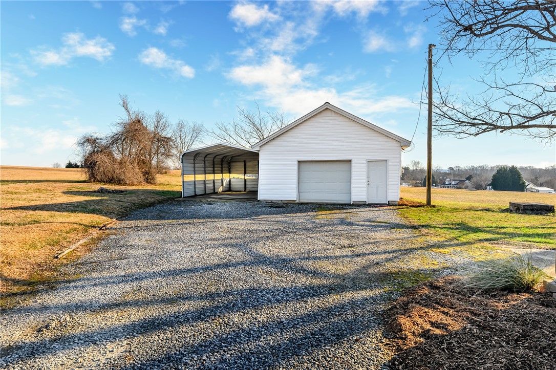 145 Slab Bridge Road Liberty, SC 29657 - Photo 5 of 30