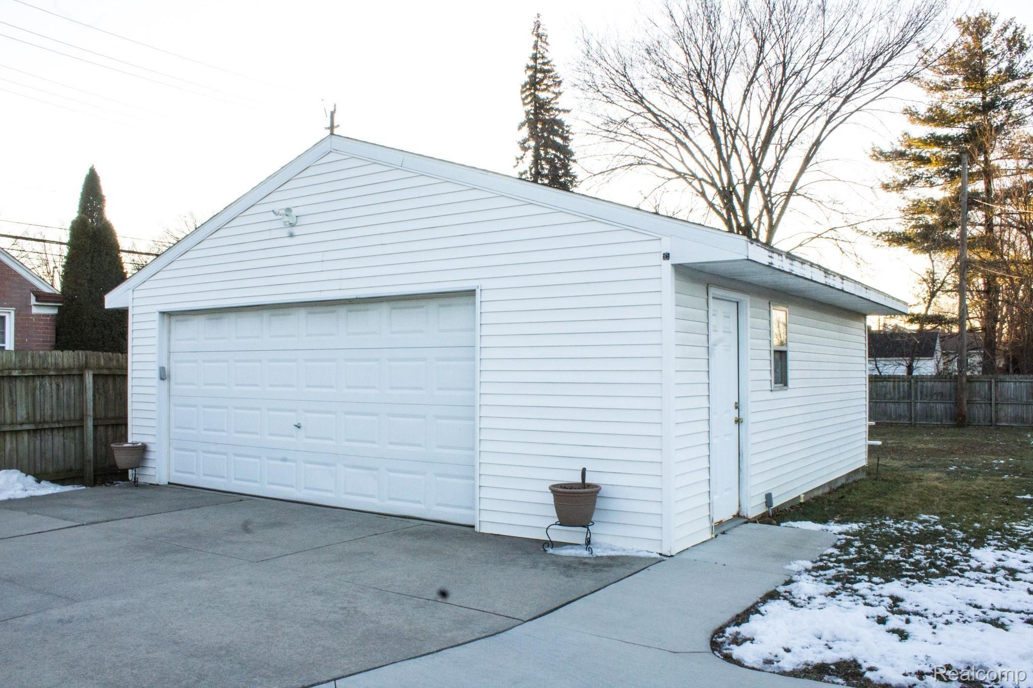 26055 Schoenherr Road Warren, MI 48089 - Photo 6 of 35 7.jpg