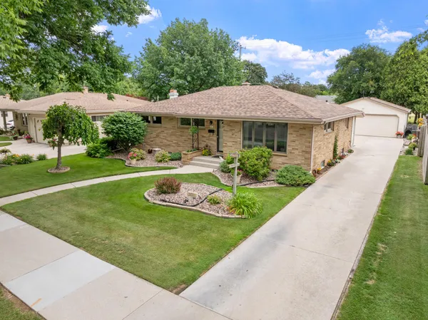 $299,900 | 2821 South 18th Street, Sheboygan, WI 53081
