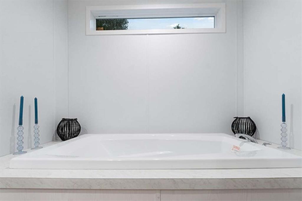 277 Napier Road Southwest Eatonton, GA 31024 - Photo 22 of 34 a bathroom with a bathtub