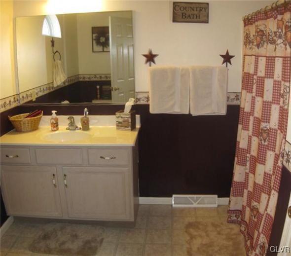1269 Old Gate Road Northampton, PA 18067 - Photo 12 of 17 Gallery Image 12