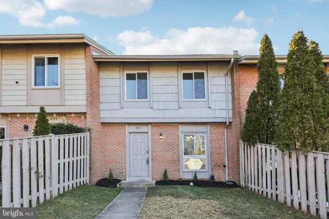 $464,900 | 601 Clearwater Court, Herndon, VA 20170