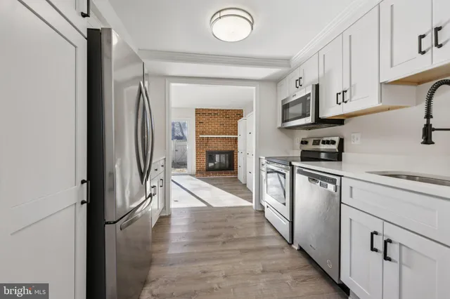 $464,900 | 601 Clearwater Court, Herndon, VA 20170