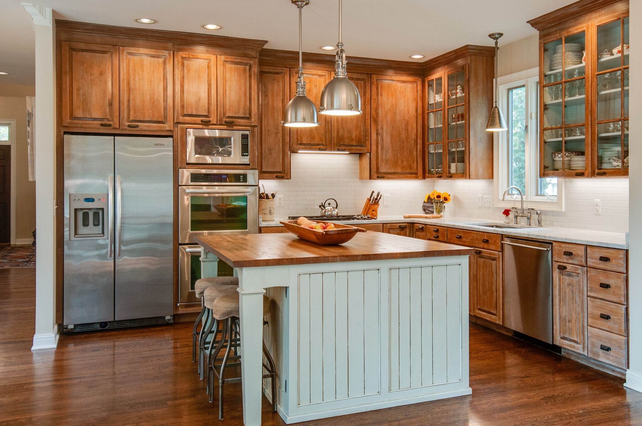 302 Page Road Nashville, TN 37205 - Photo 17 of 42 a kitchen with stainless steel appliances a sink stove and refrigerator