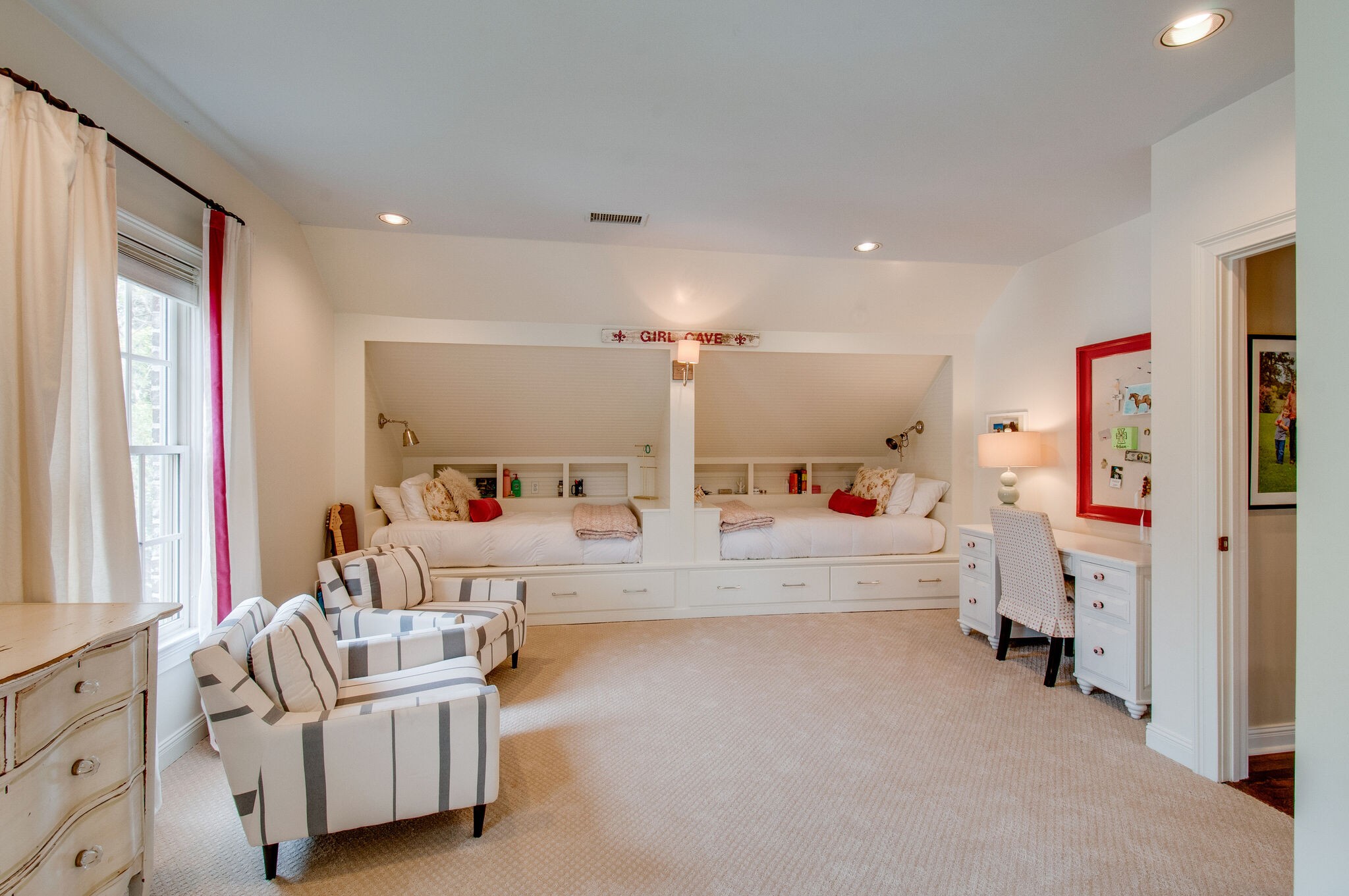 302 Page Road Nashville, TN 37205 - Photo 27 of 42 a living room with furniture and a chandelier