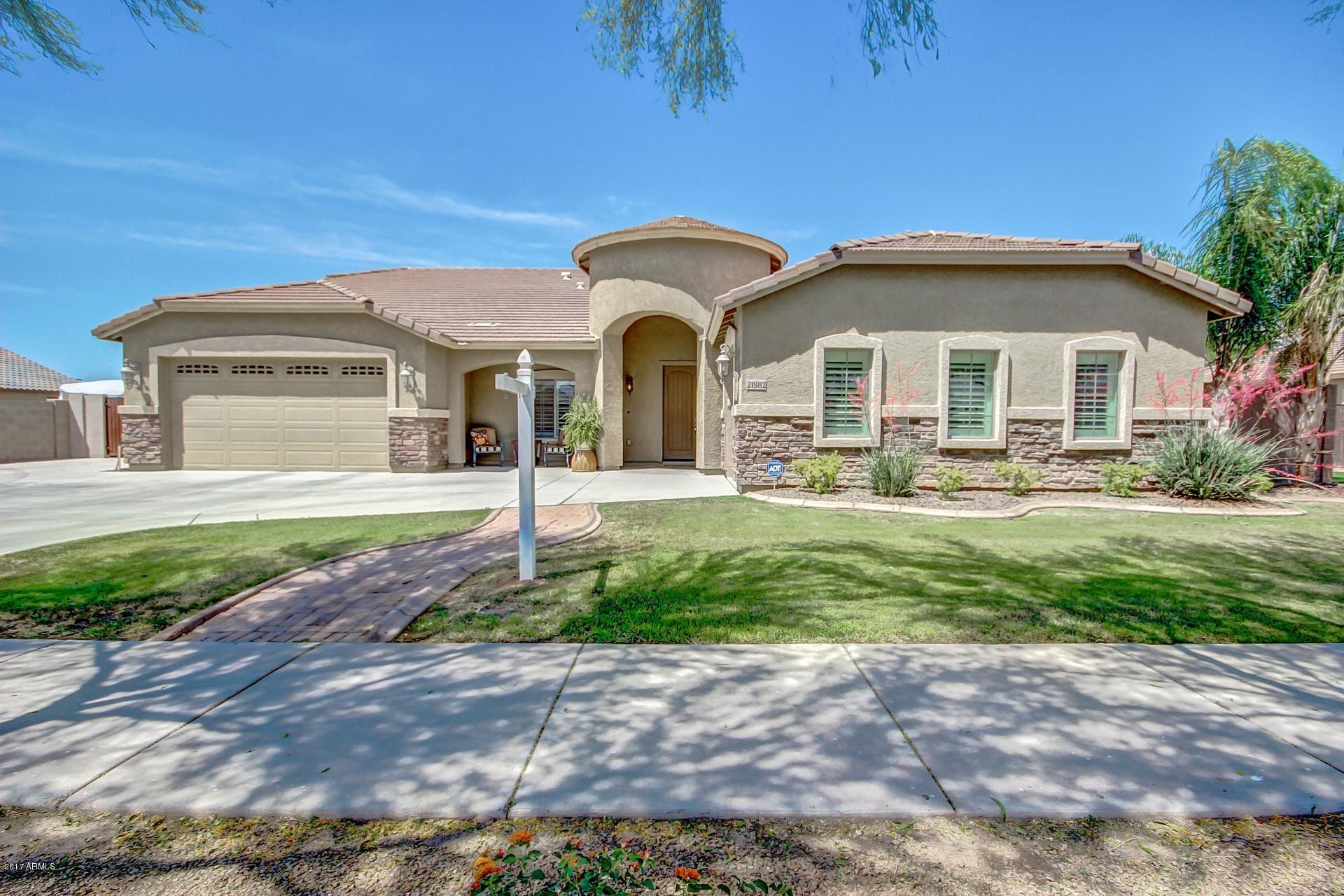 21982 East Rosa Road Queen Creek, AZ 85142 - Photo 7 of 40 a front view of a house with garden