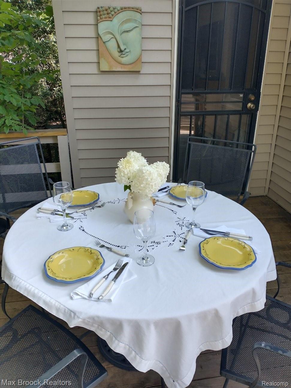 20250 Picadilly Road Detroit, MI 48221 - Photo 37 of 47 Patio set for guests