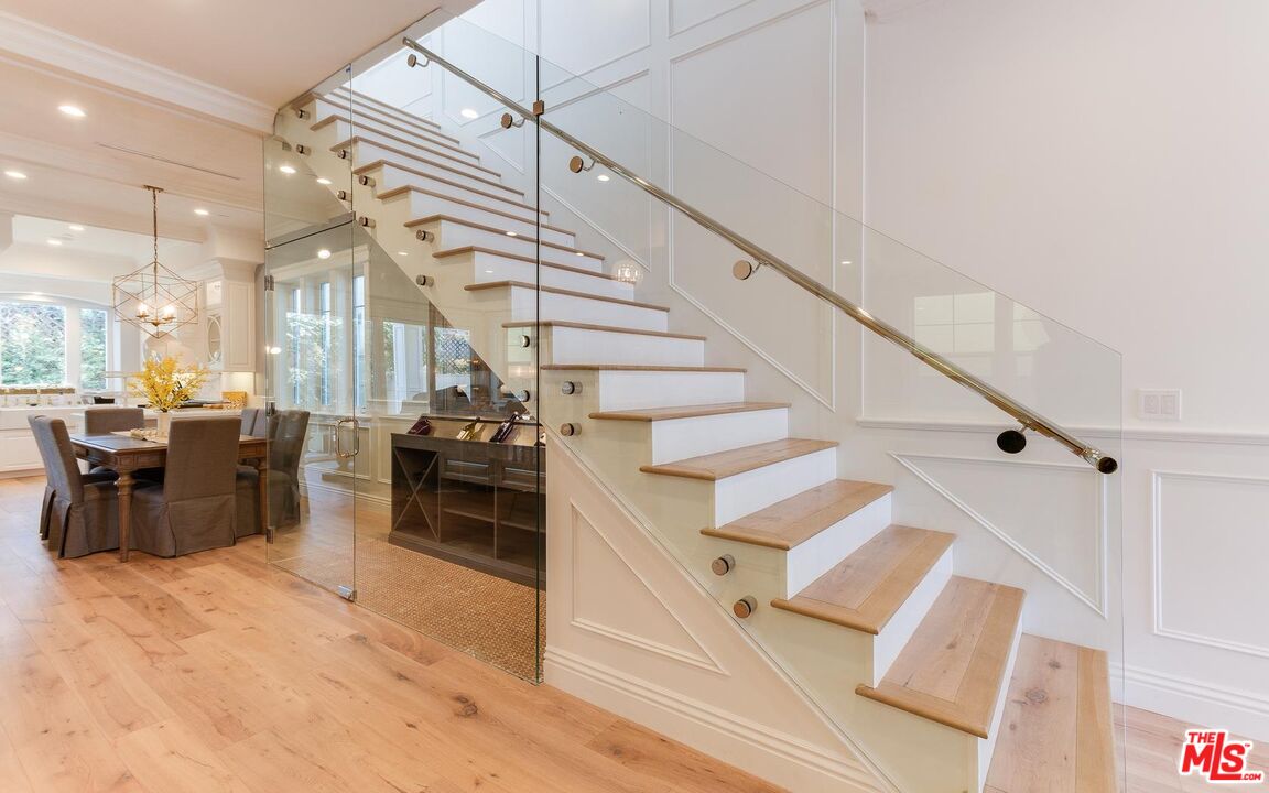 109 Geneva Walk Long Beach, CA 90803 - Photo 25 of 53 a view of entryway and hall