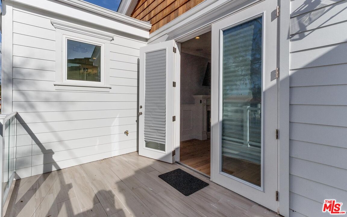 109 Geneva Walk Long Beach, CA 90803 - Photo 29 of 53 a view of wooden door