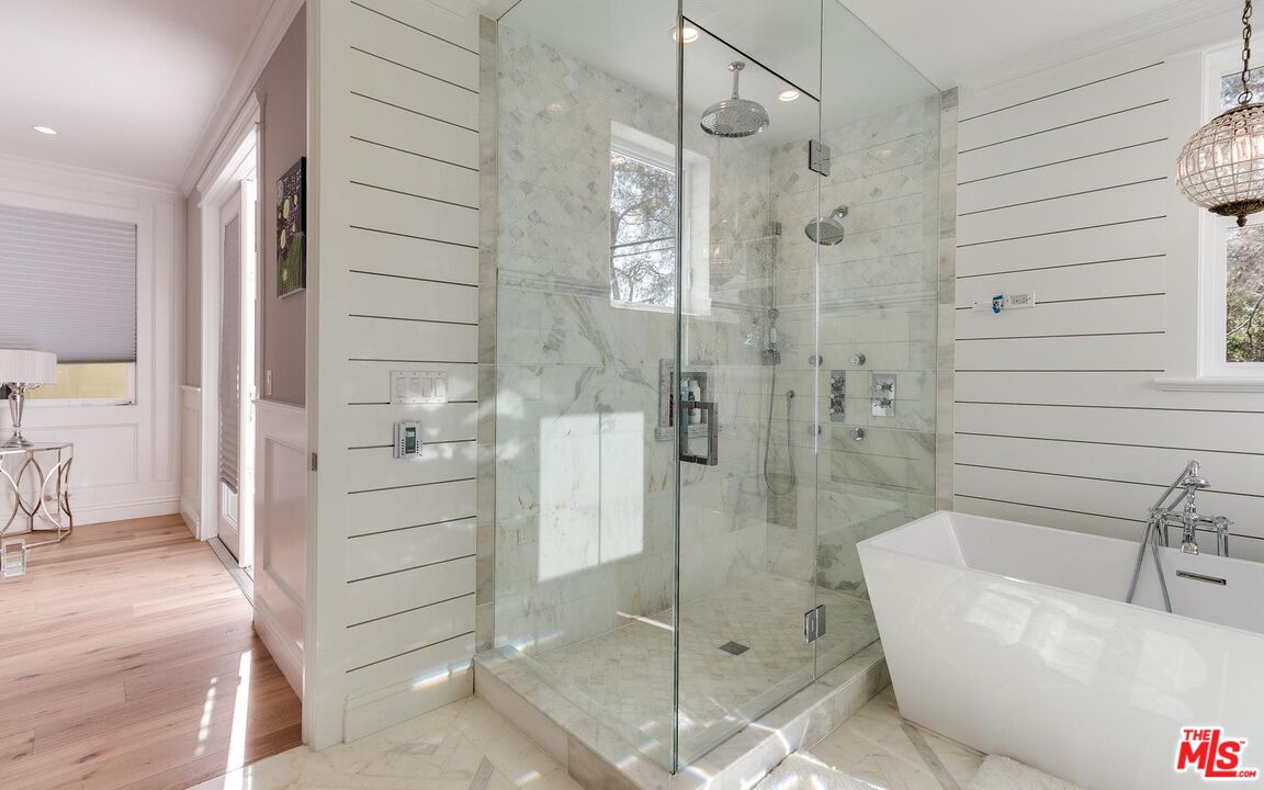 109 Geneva Walk Long Beach, CA 90803 - Photo 32 of 53 a bathroom with a bathtub and a shower