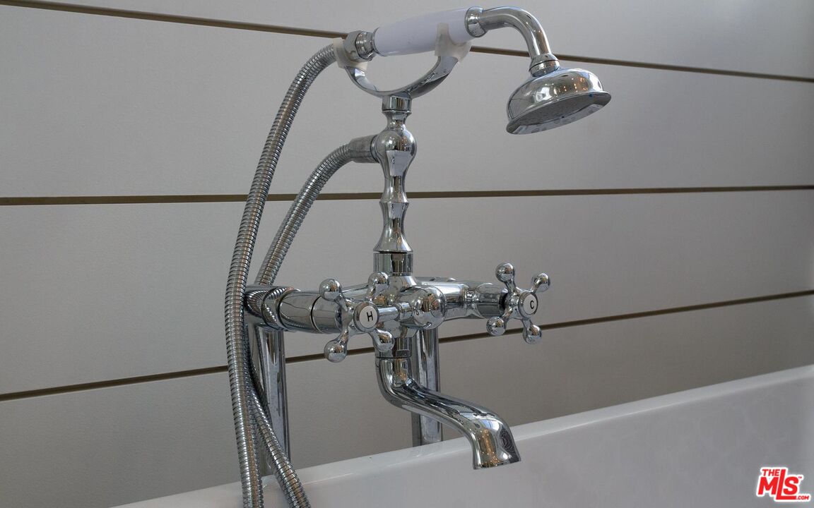 109 Geneva Walk Long Beach, CA 90803 - Photo 33 of 53 a view of a balcony