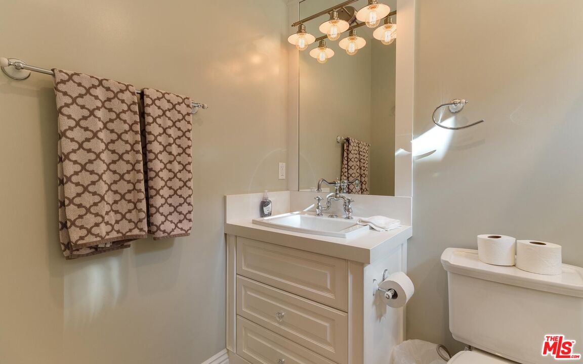 109 Geneva Walk Long Beach, CA 90803 - Photo 38 of 53 a bathroom with a sink a vanity and a mirror