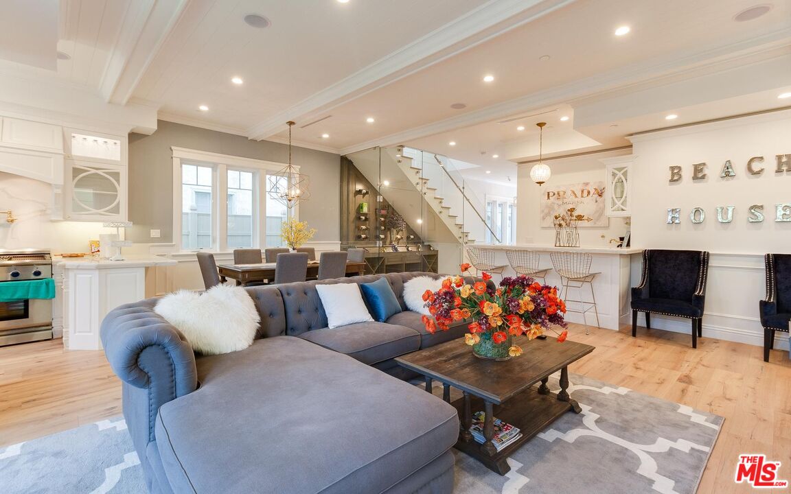 109 Geneva Walk Long Beach, CA 90803 - Photo 4 of 53 a living room with furniture and kitchen view