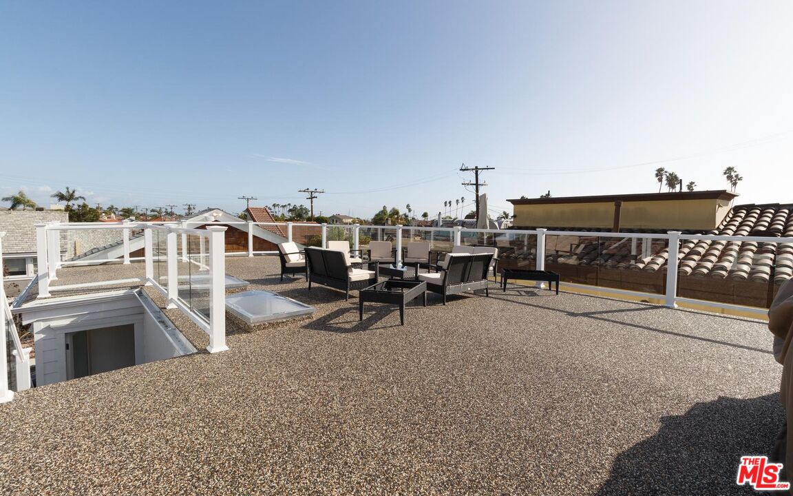 109 Geneva Walk Long Beach, CA 90803 - Photo 45 of 53 a view of a terrace with chairs