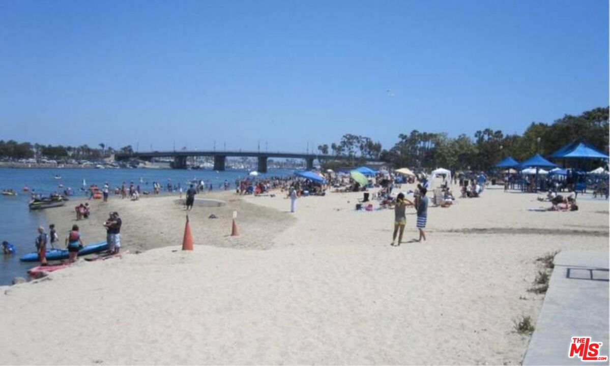 109 Geneva Walk Long Beach, CA 90803 - Photo 52 of 53 a view of a terrace with lawn chairs