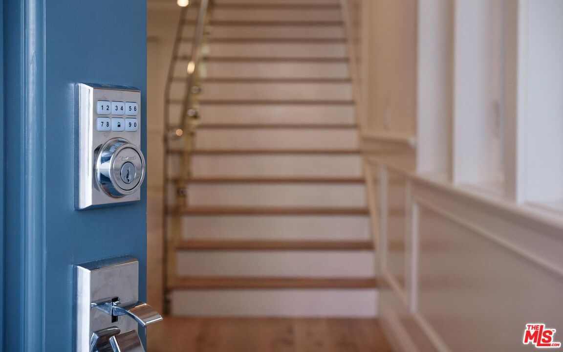 109 Geneva Walk Long Beach, CA 90803 - Photo 8 of 53 a view of entryway with a window