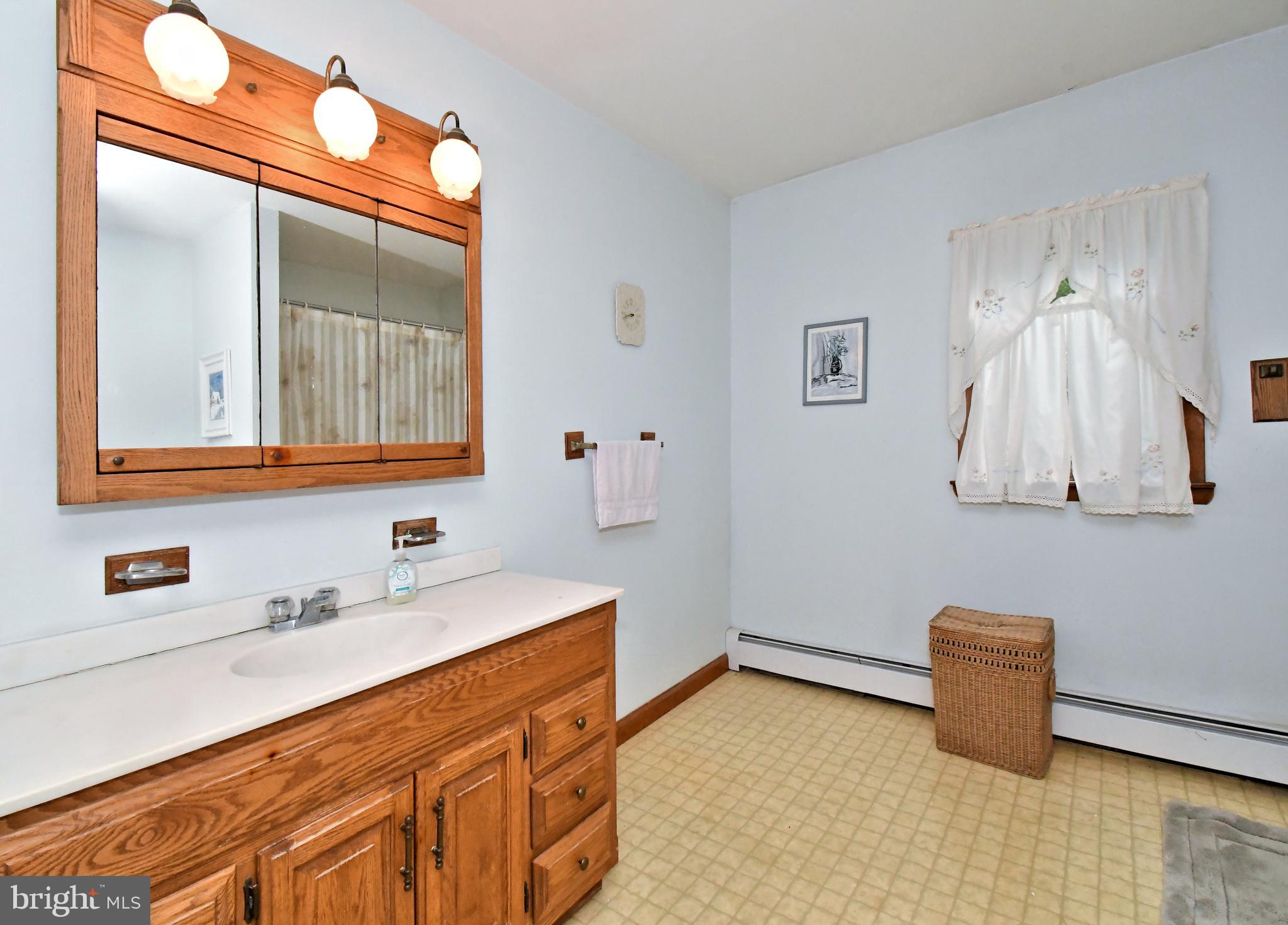 500 Burton Road Oreland, PA 19075 - Photo 42 of 54 2nd floor full bathroom