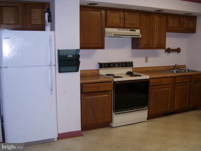 9696 Evans Ford Road Manassas, VA 20111 - Photo 3 of 22 Basement Kitchen #2