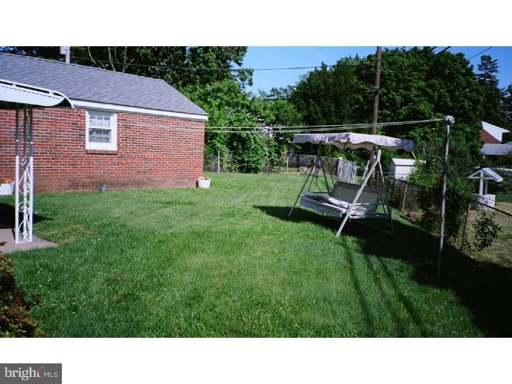 615 Wises Mill Road Philadelphia, PA 19128 - Photo 14 of 14 Back Yard