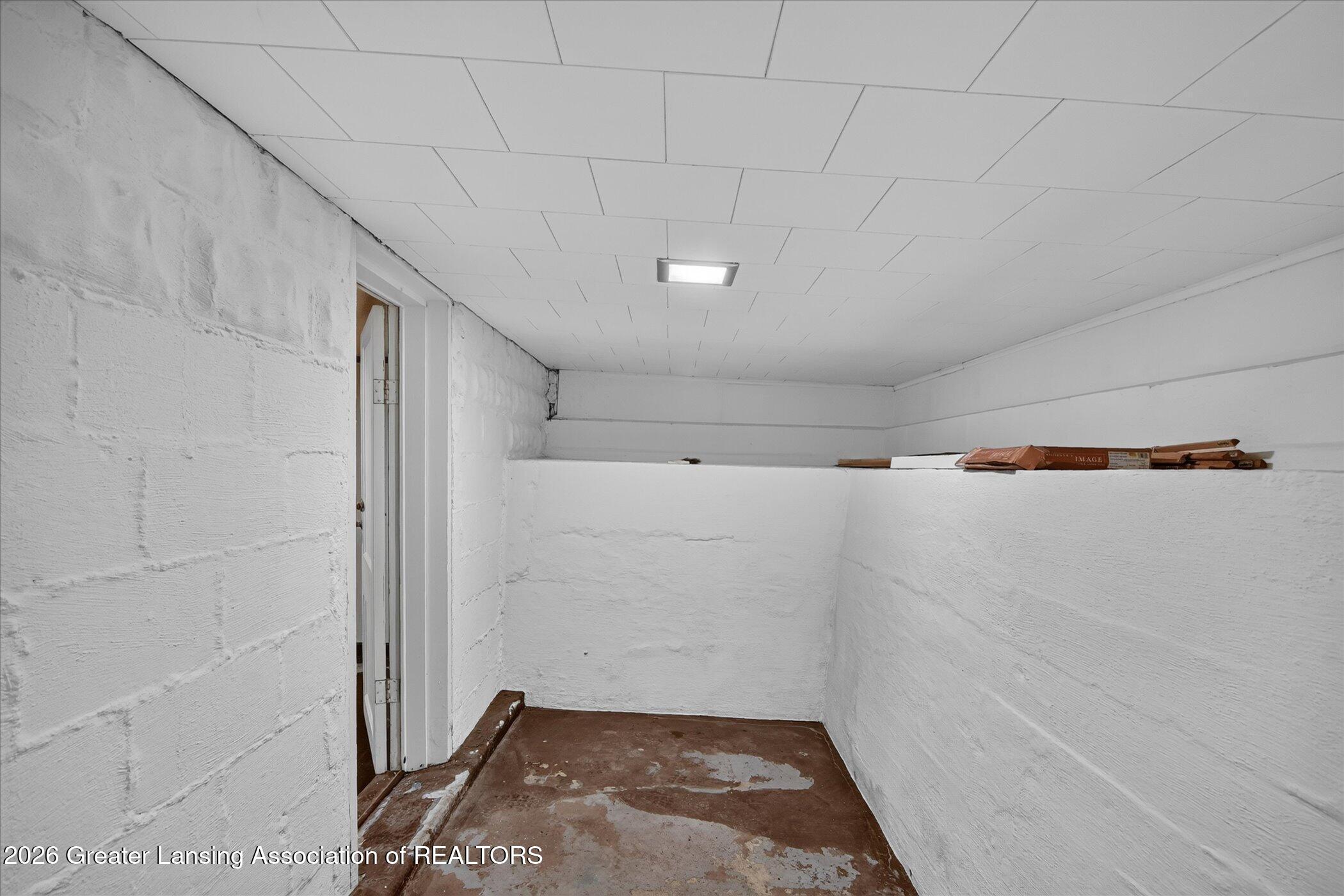 709 Rock Street Jackson, MI 49202 - Photo 38 of 53 39-709-Rock-St-WindowStill