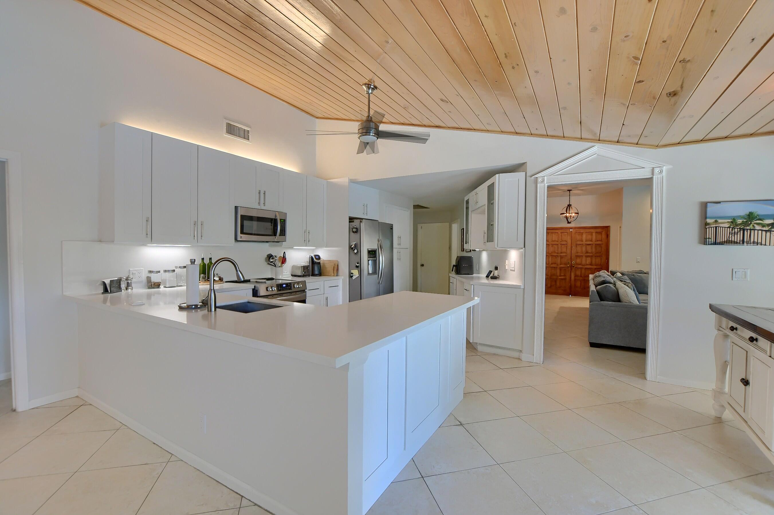 1860 Parkside Circle South Boca Raton, FL 33486 - Photo 20 of 47 15_ebf_0593-hdr(5)