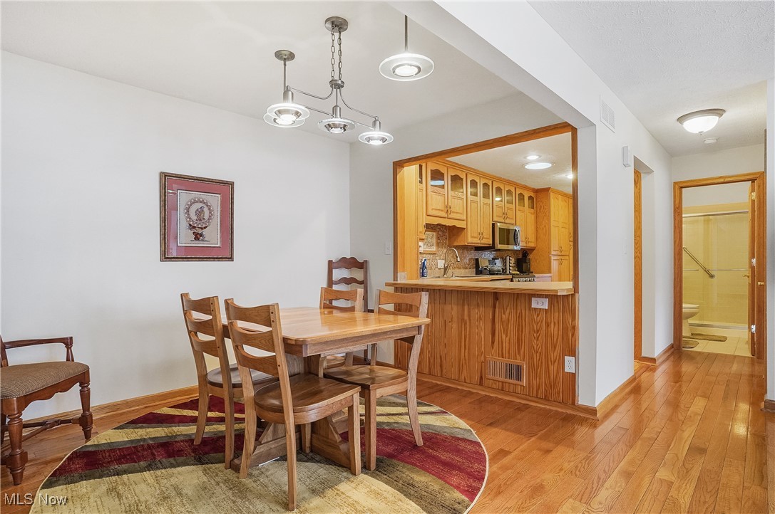 1284 Canyon View Road Northfield, OH 44067 - Photo 12 of 50 with breakfast bar