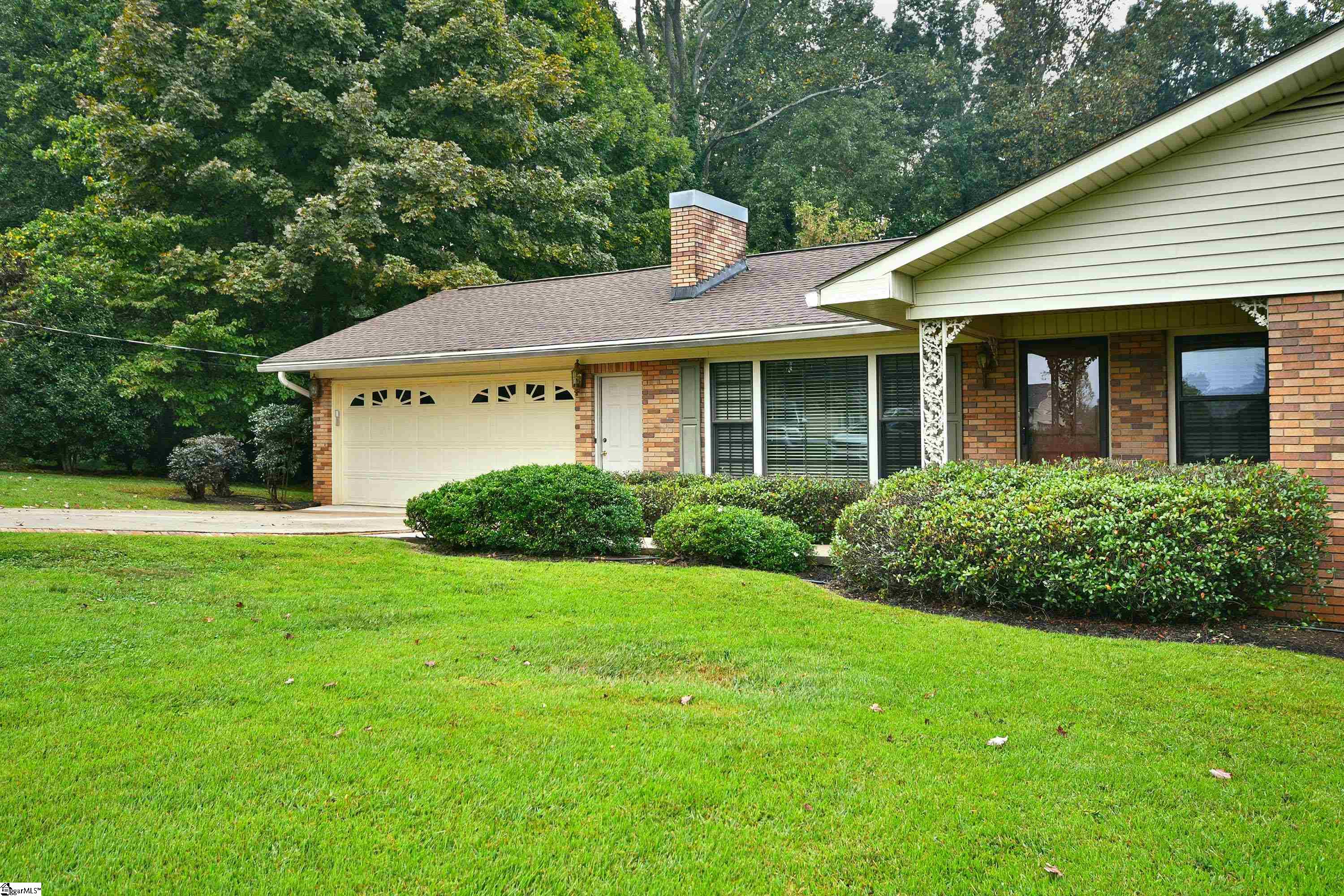 1113 Fox Squirrel Ridge Road Pickens, SC 29671 - Photo 4 of 34