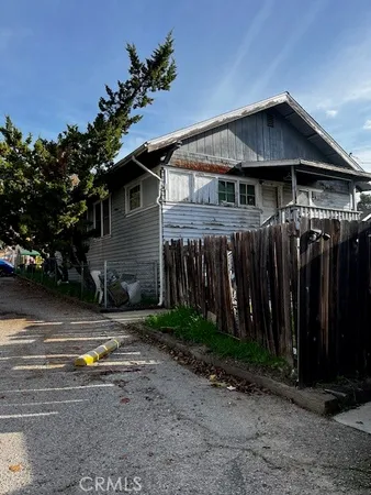 a view of a backyard of the house