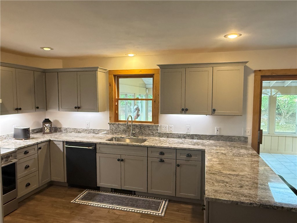 20 Heather Lane Scituate, RI 02825 - Photo 11 of 48