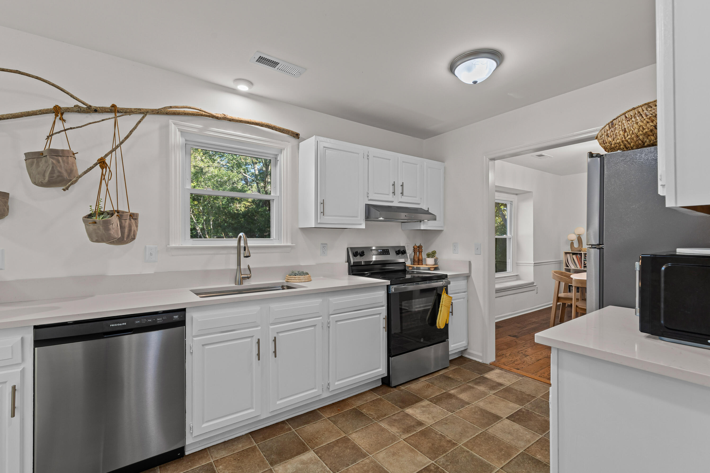 1138 Cottage Road Charleston, SC 29412 - Photo 10 of 39 1138-Cottage-15
