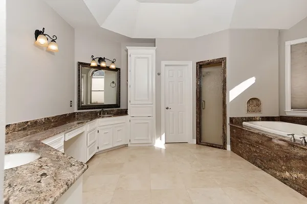 $1,298,000 | 38 Eagle Terrace, The Woodlands, TX 77381