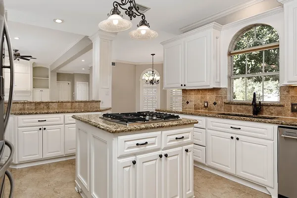 $1,298,000 | 38 Eagle Terrace, The Woodlands, TX 77381