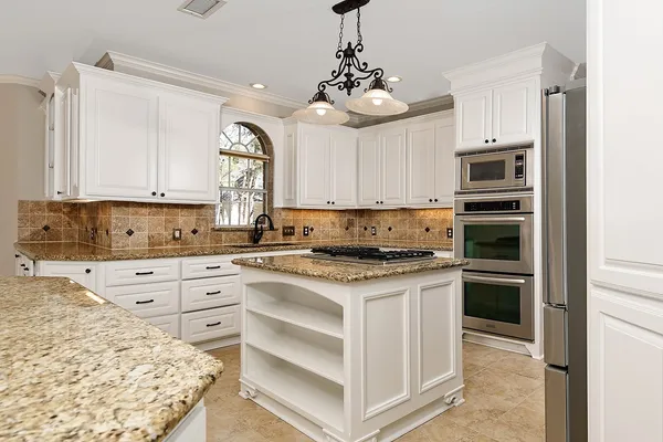 $1,298,000 | 38 Eagle Terrace, The Woodlands, TX 77381