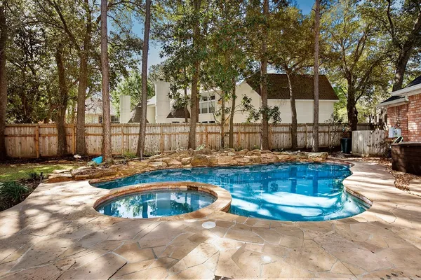 $1,275,000 | 38 Eagle Terrace, The Woodlands, TX 77381