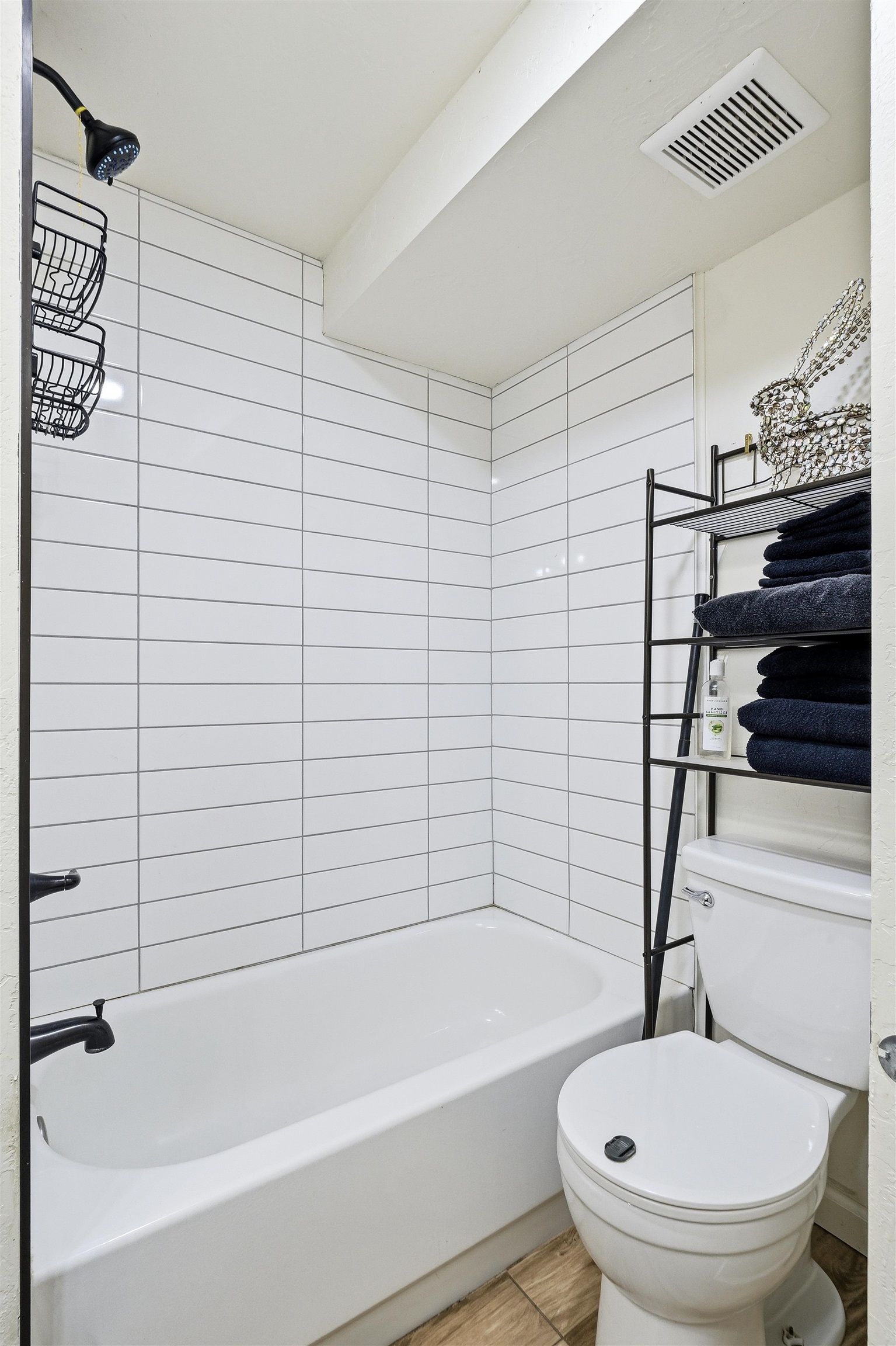 702-37 37 1/10 Road Palisade, CO 81526 - Photo 21 of 42 a bathroom with a toilet and a bathtub