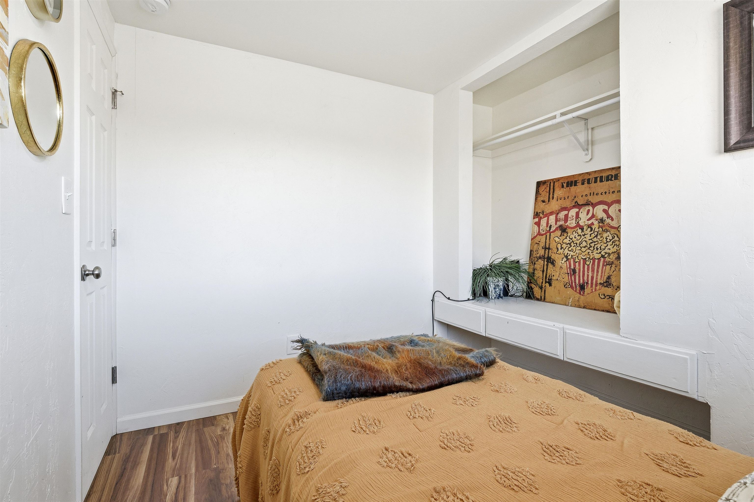 702-37 37 1/10 Road Palisade, CO 81526 - Photo 25 of 42 a bedroom with a bed and a painting on the wall