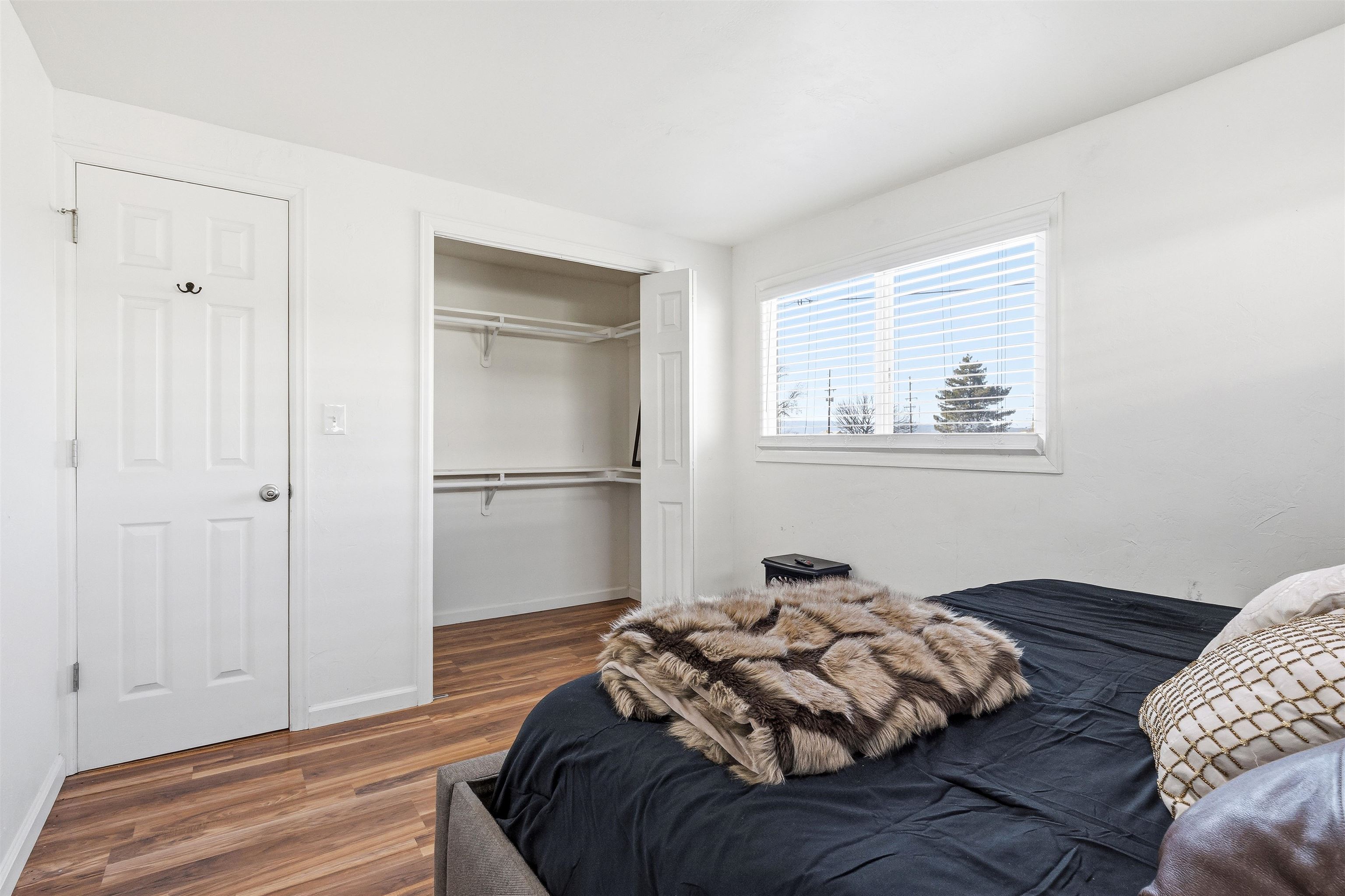 702-37 37 1/10 Road Palisade, CO 81526 - Photo 28 of 42 a bedroom with bed and a window