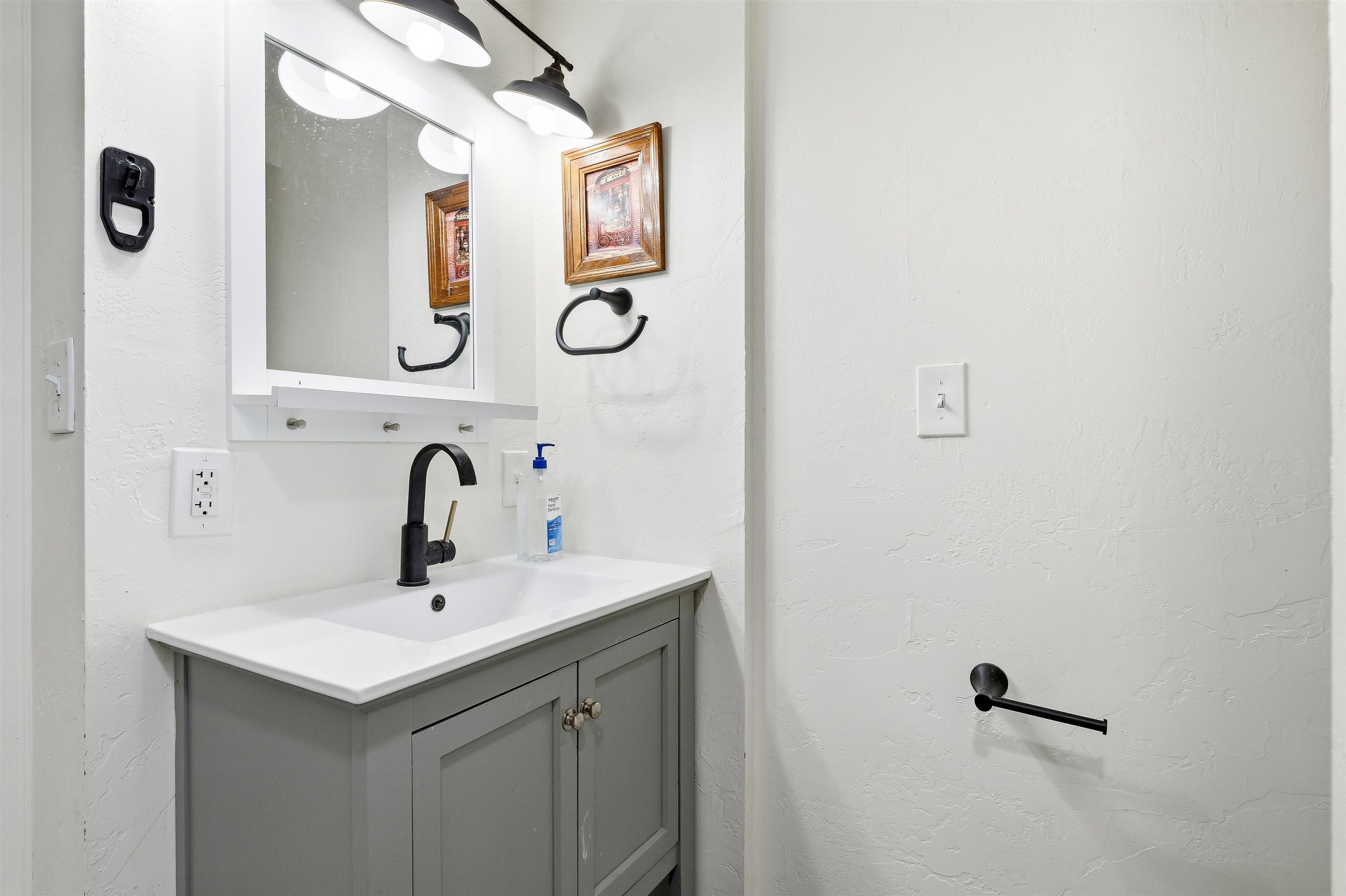 702-37 37 1/10 Road Palisade, CO 81526 - Photo 33 of 42 a bathroom with a sink and mirror