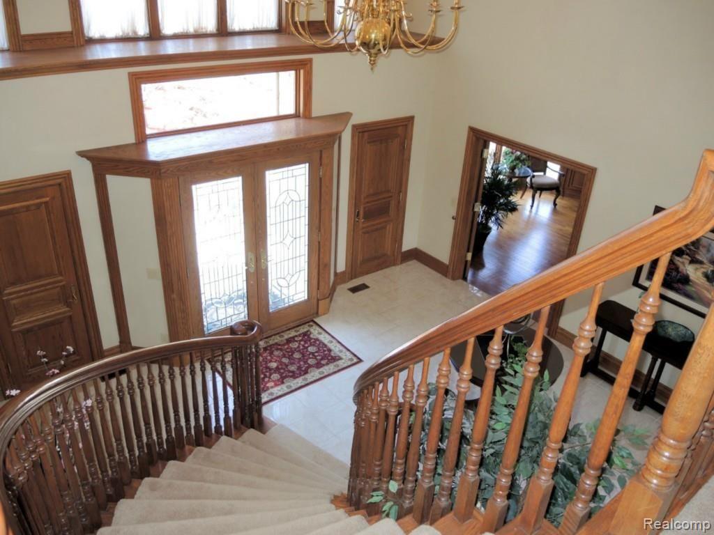5405 Abbey Drive Rochester, MI 48306 - Photo 10 of 94 Foyer7 (Large).jpg